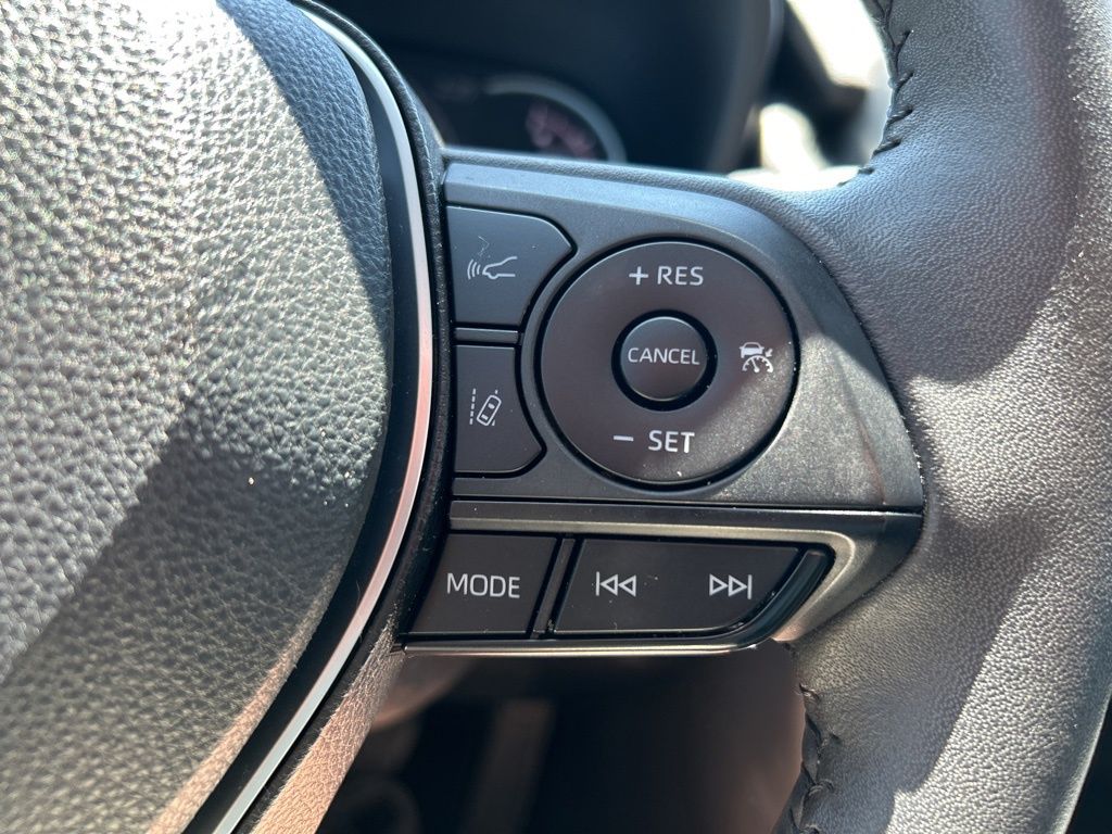 2023 Toyota RAV4 XLE Premium photo 21