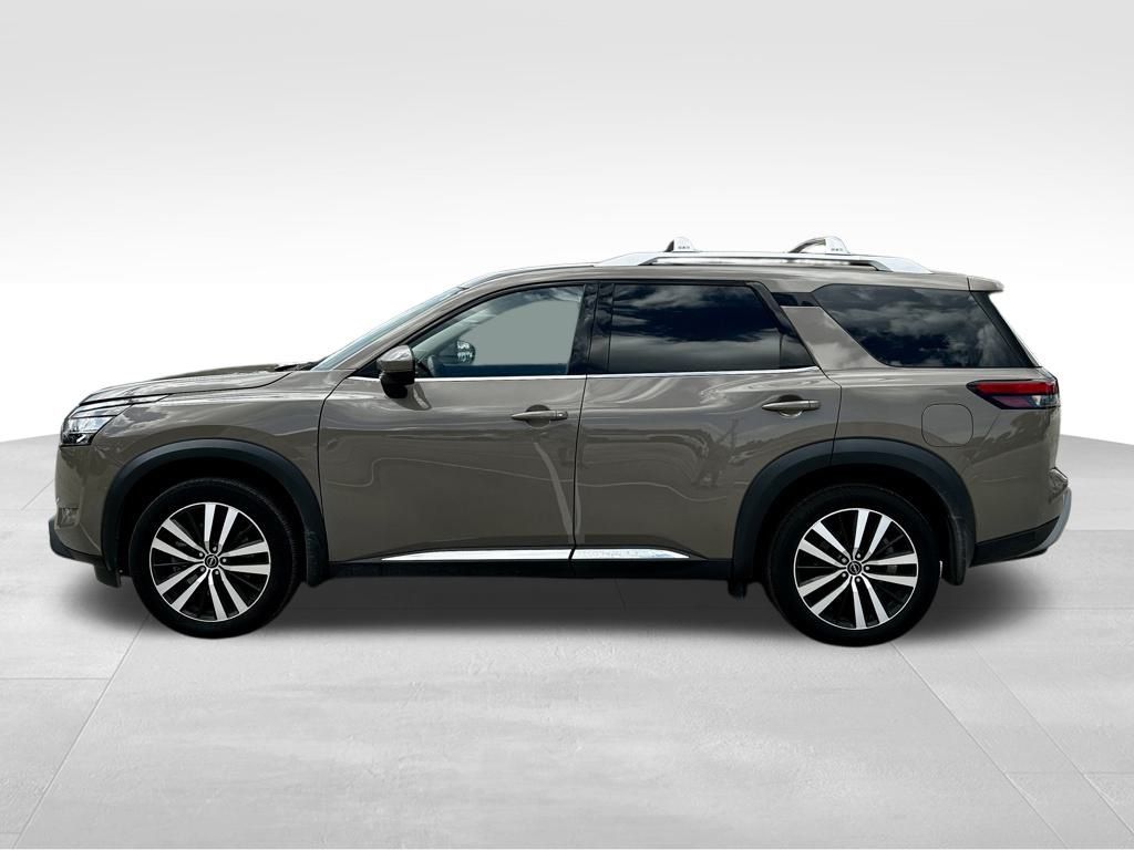 2024 Nissan Pathfinder Platinum photo 3