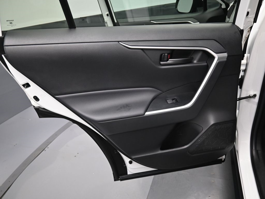 2022 Toyota RAV4 LE photo 24