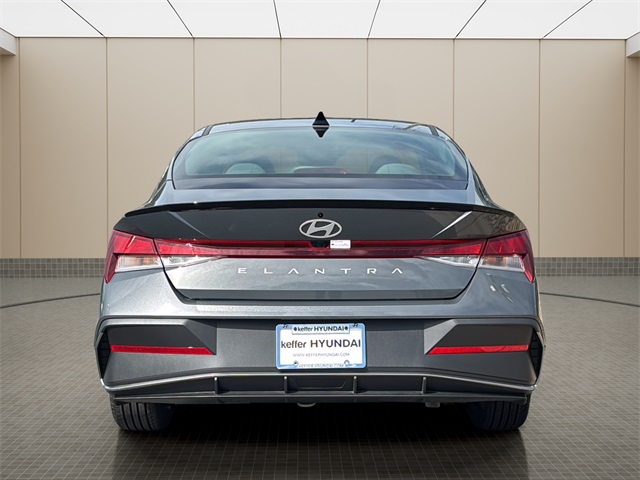 2025 Hyundai Elantra SEL Sport photo 4