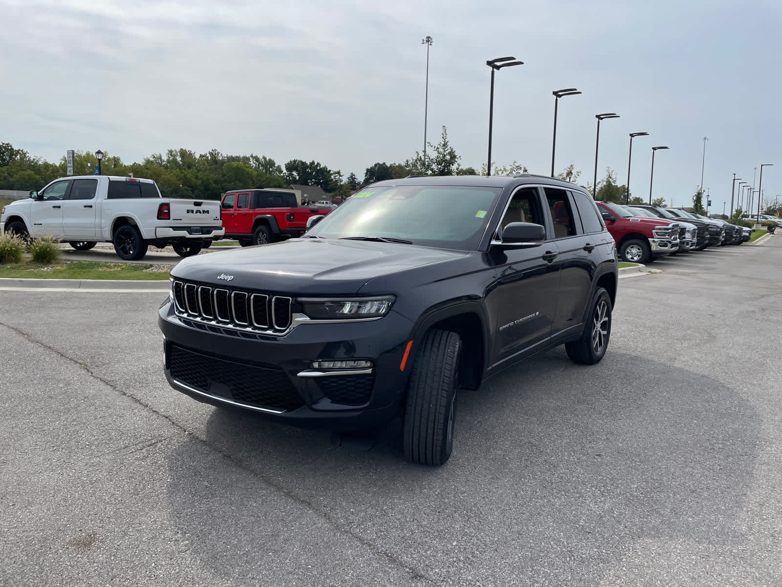 2024 Jeep Grand Cherokee Limited photo 4