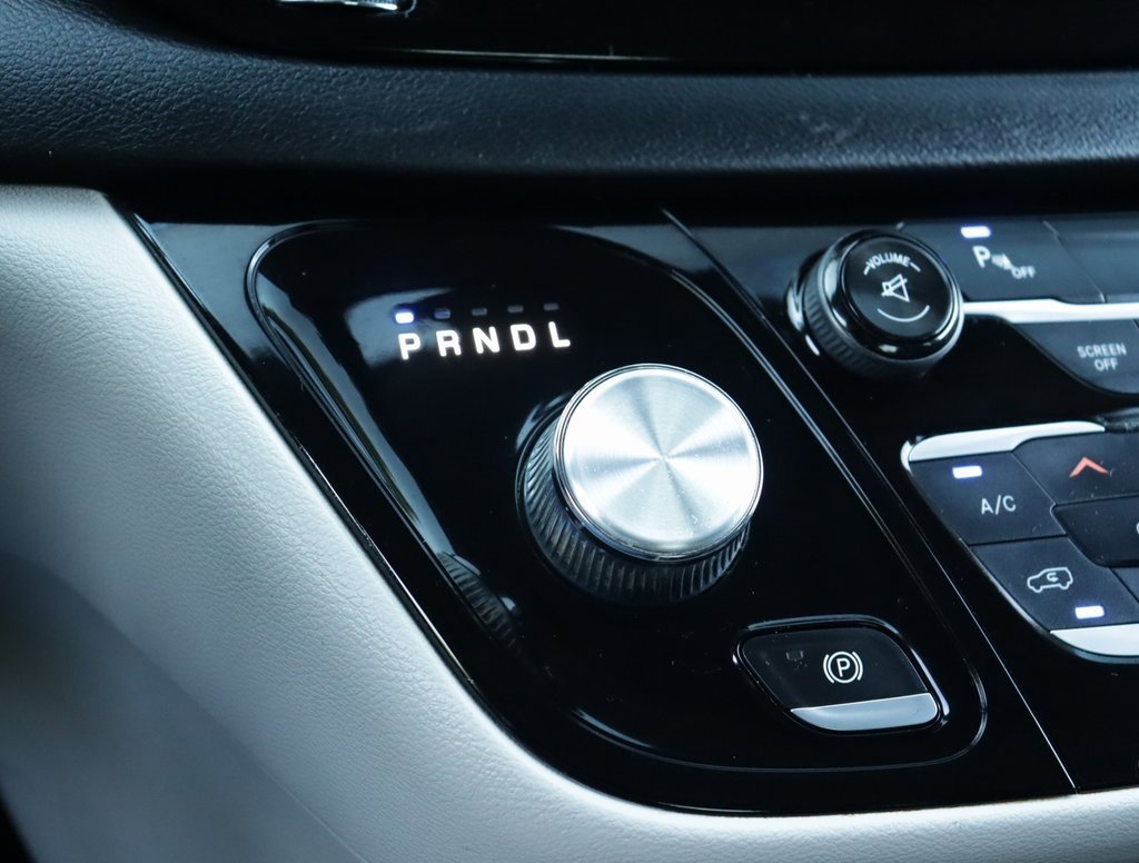 2017 Chrysler Pacifica Touring L photo 18