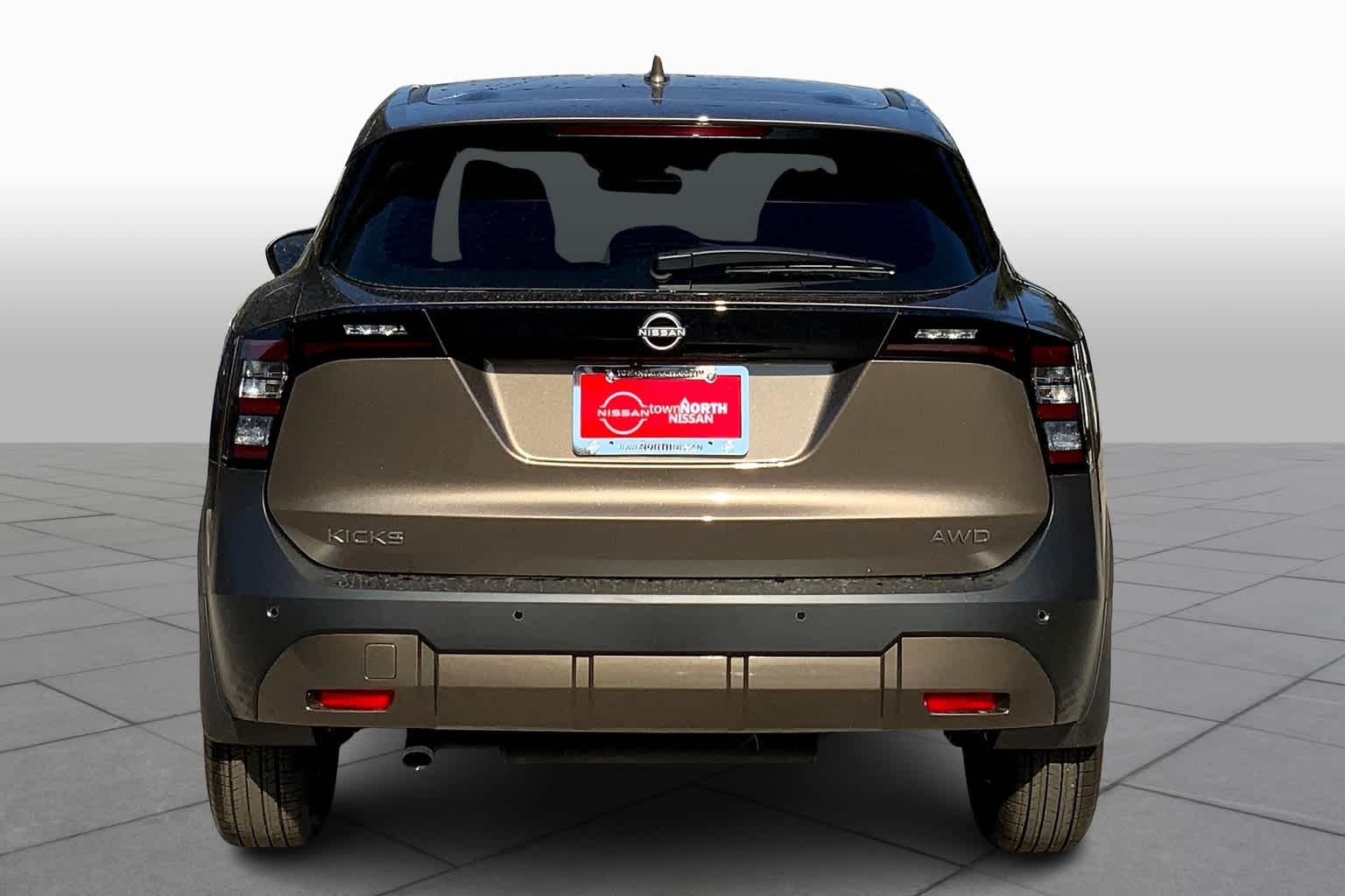 2025 Nissan Kicks S photo 4