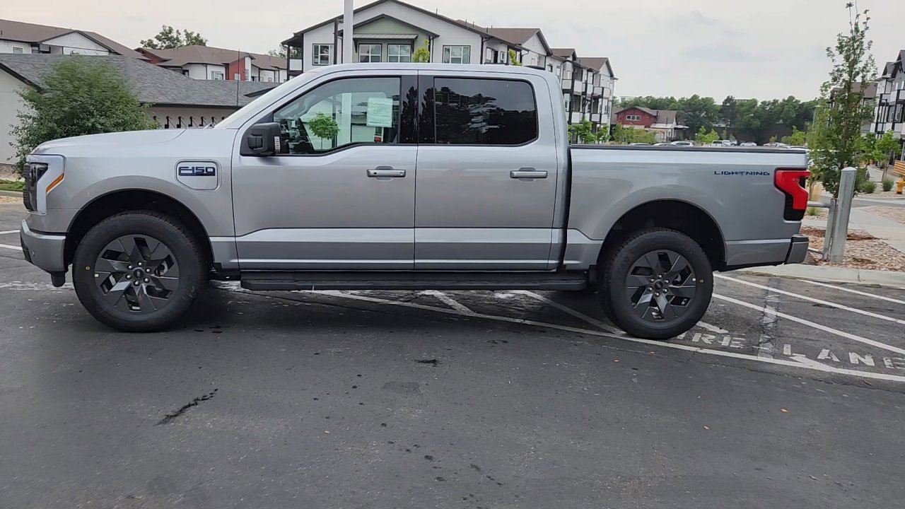 2025 Ford F-150 Lightning photo 2