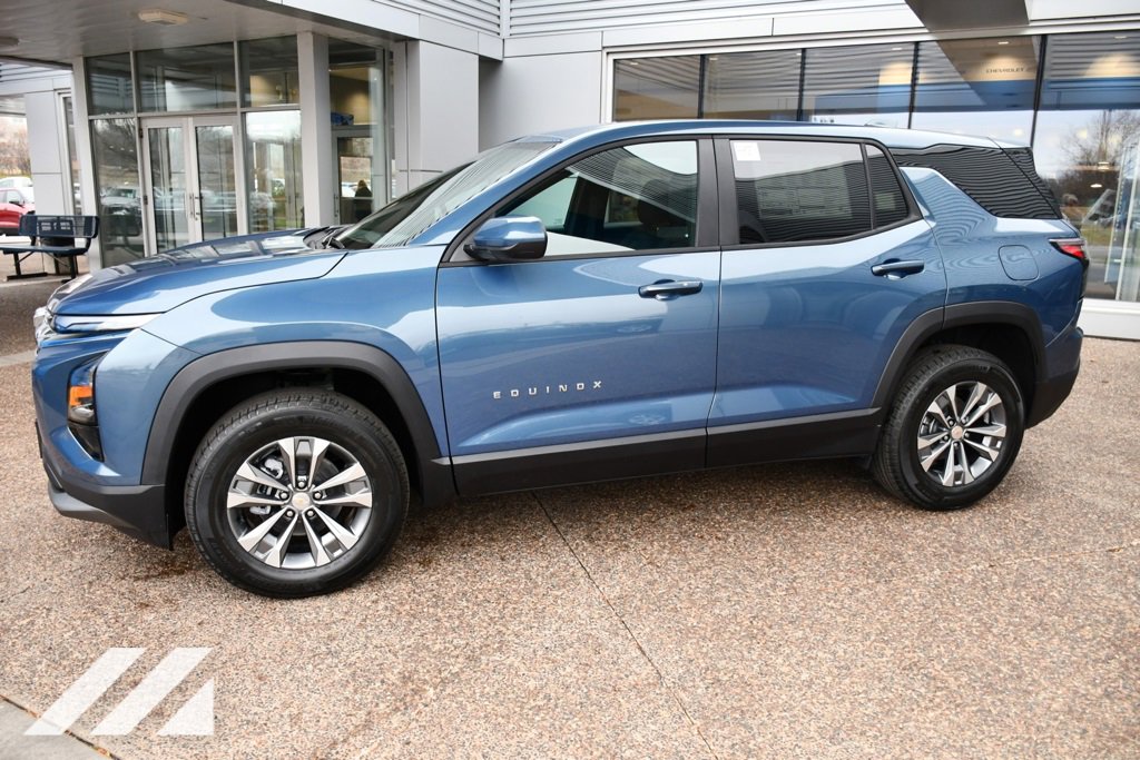 2026 Chevrolet Equinox LT photo 2