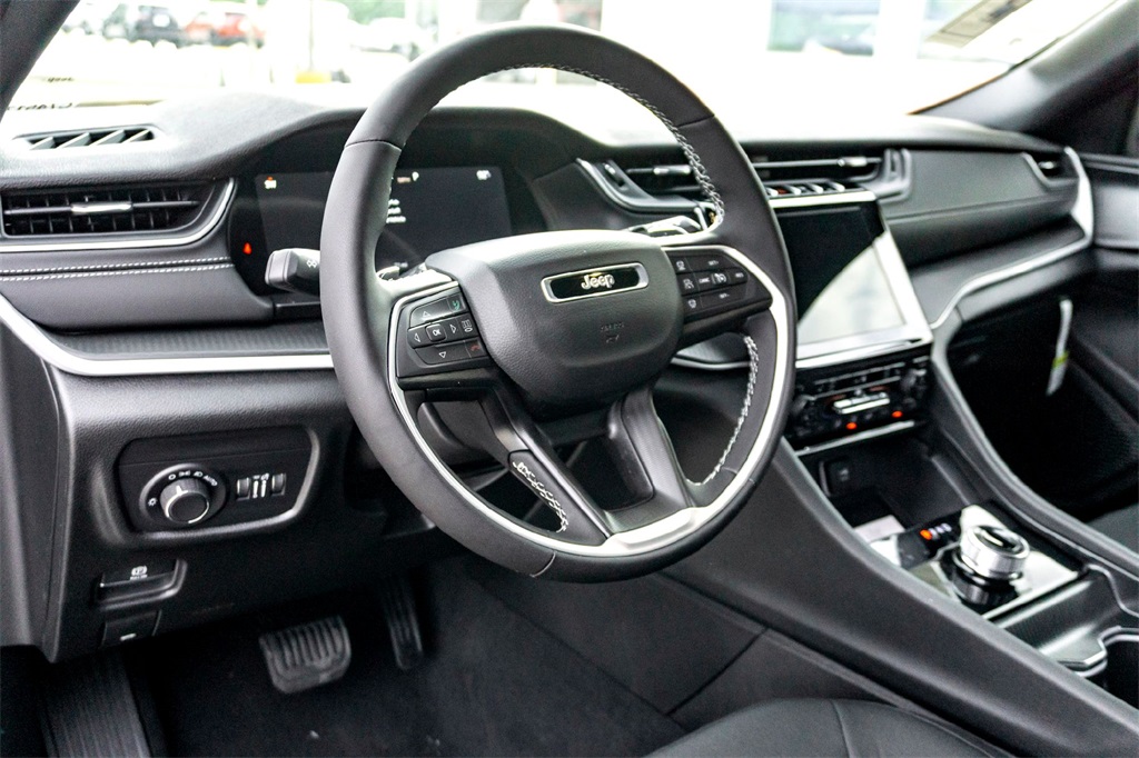 2025 Jeep Grand Cherokee Laredo X photo 11