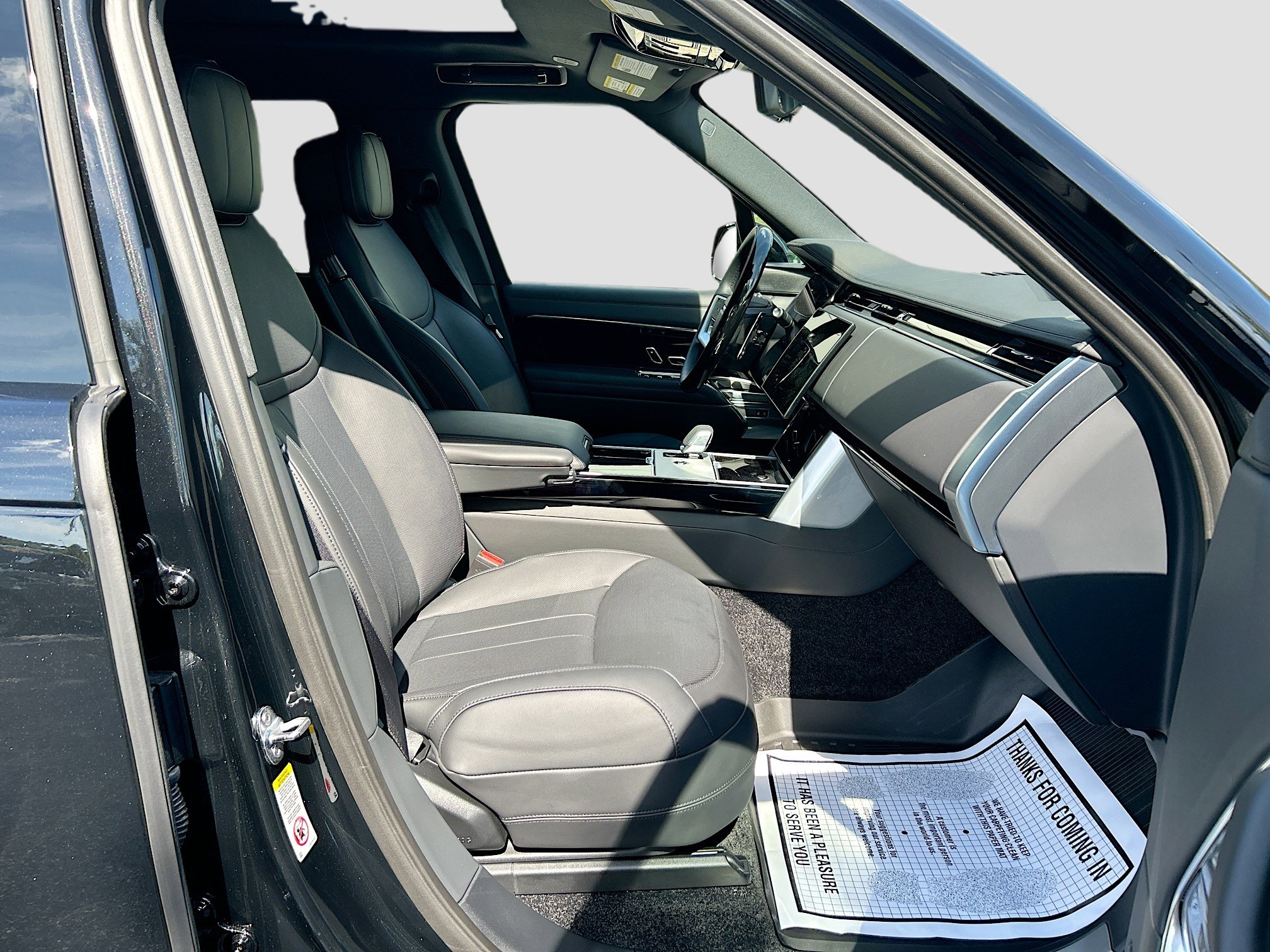 2025 Land Rover Range Rover SE photo 10