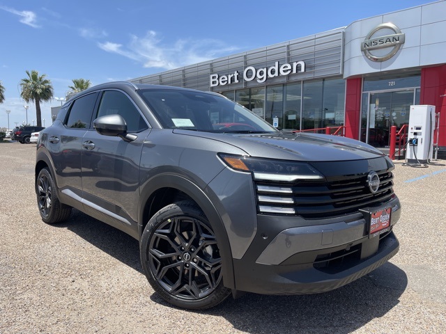 2025 Nissan Kicks SR AWD's photo