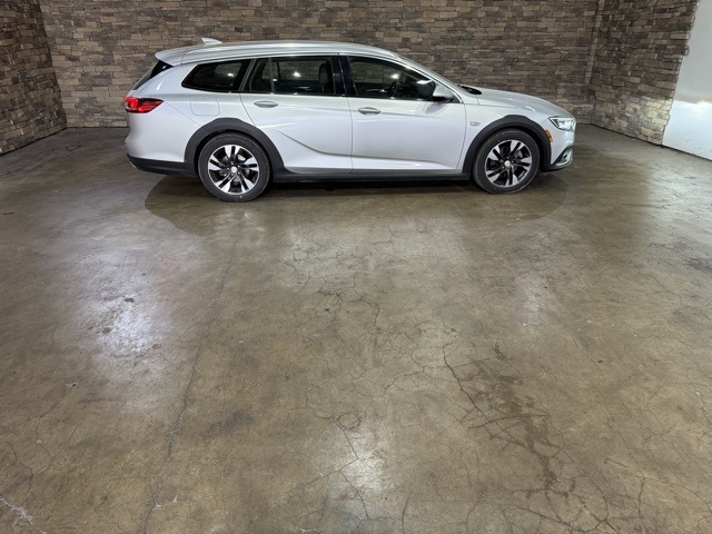 2018 Buick Regal TourX Essence photo 10