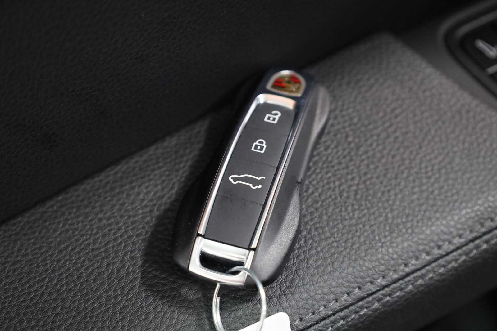 2024 Porsche Cayenne Coupe photo 35