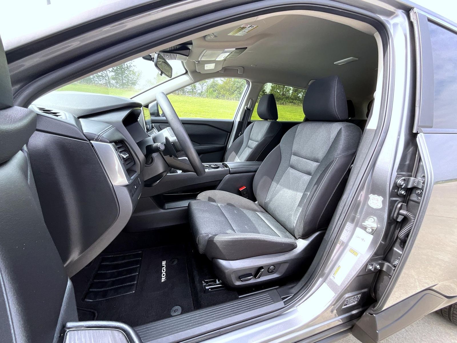 2024 Nissan Rogue SV photo 11