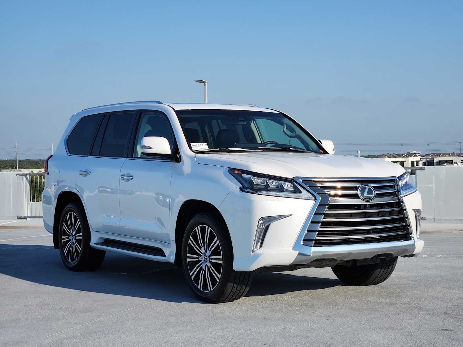 2021 Lexus LX 570 photo 3