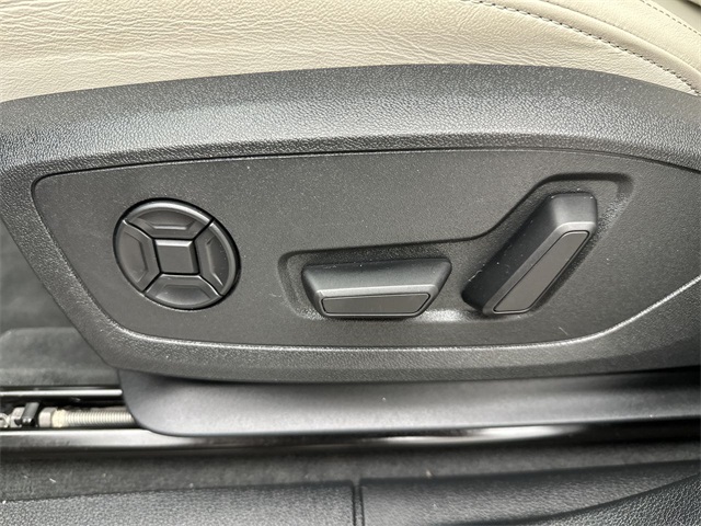 2024 Audi Q3 S line Premium Plus photo 4