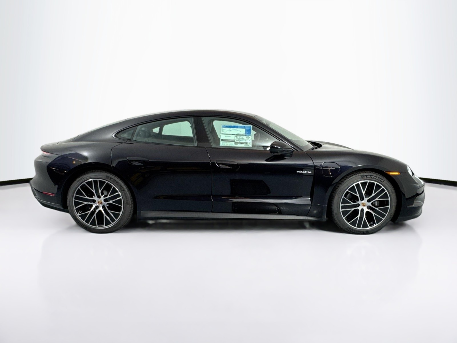 2025 Porsche Taycan 4 photo 8