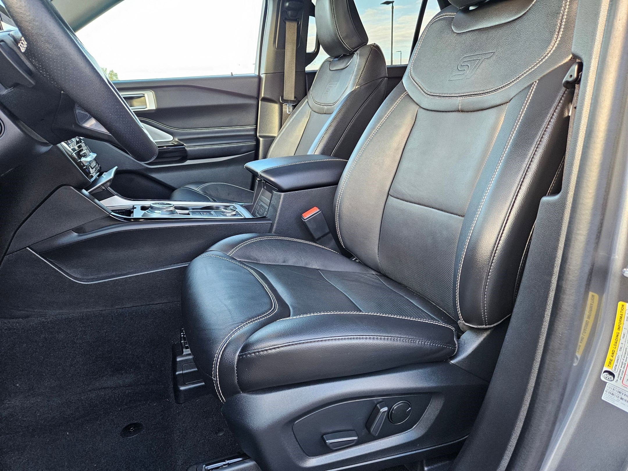 2023 Ford Explorer ST photo 12