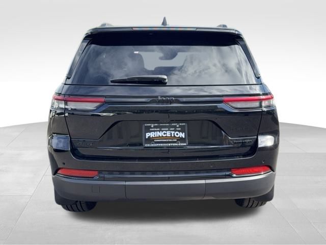 2025 Jeep Grand Cherokee Limited photo 3