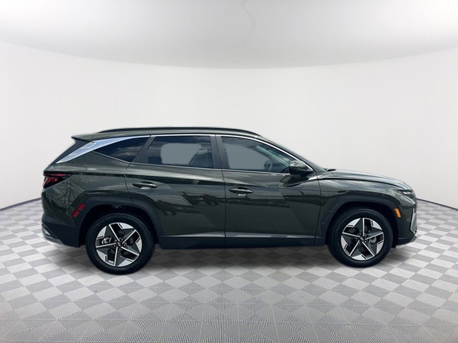 2025 Hyundai Tucson SEL photo 3