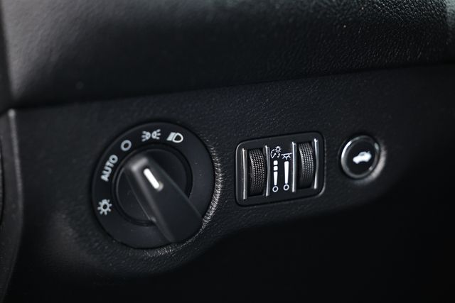 2021 Dodge Challenger SXT photo 19