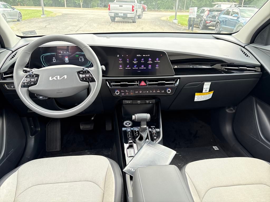 2025 Kia Niro SX photo 26