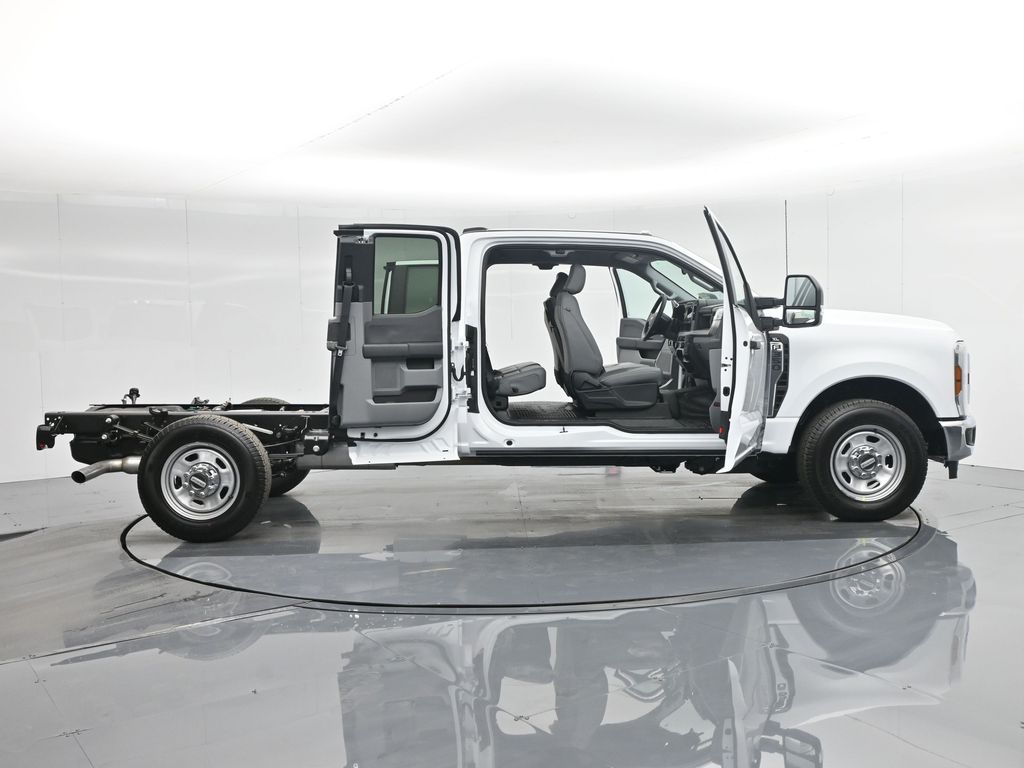 2025 Ford F-350 Super Duty XL