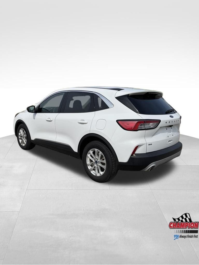 2022 Ford Escape SE photo 4