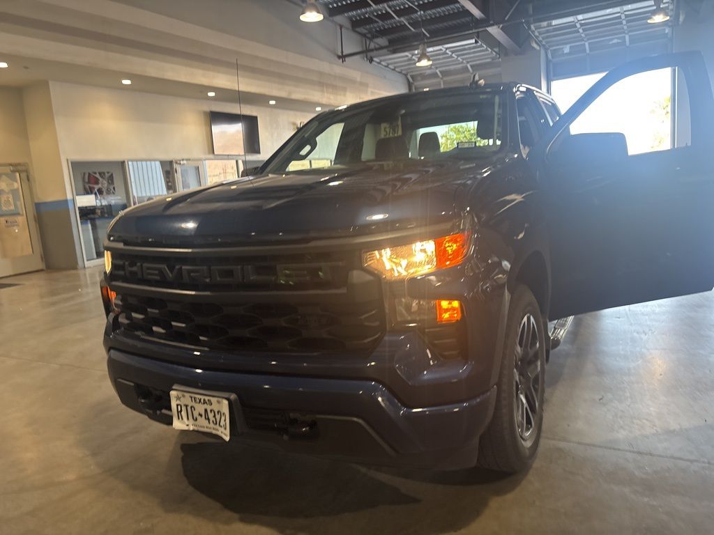 2022 Chevrolet Silverado 1500 Custom photo 2