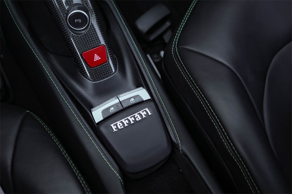 2016 Ferrari 488 GTB photo 31