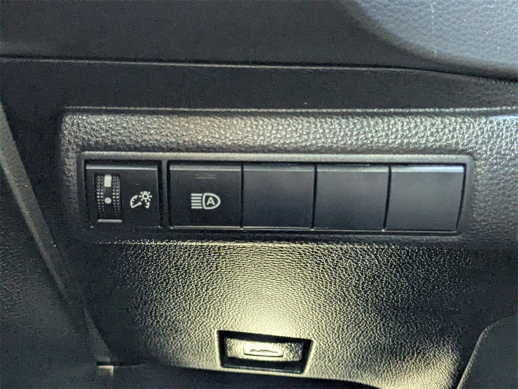2020 Toyota Corolla LE photo 21