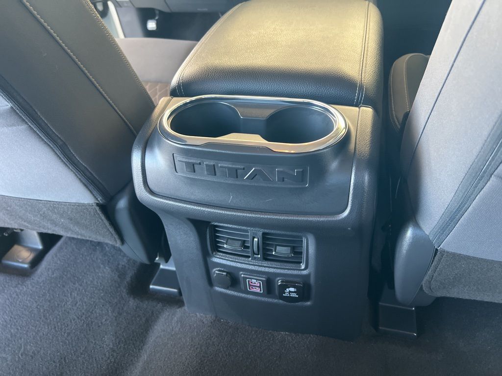 2024 Nissan Titan Crew Cab photo 13