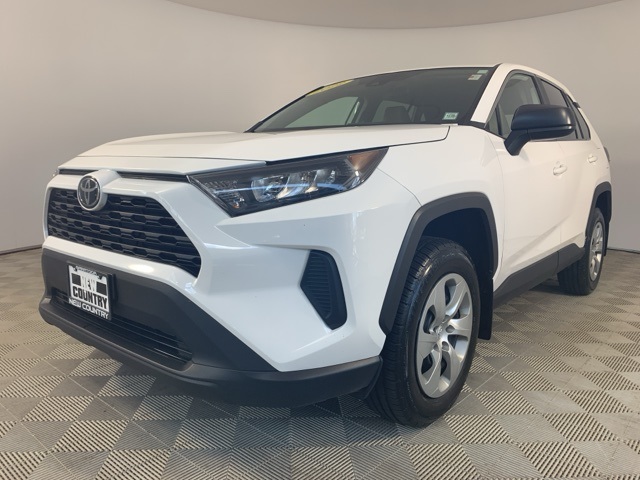 2022 Toyota RAV4 LE photo 3