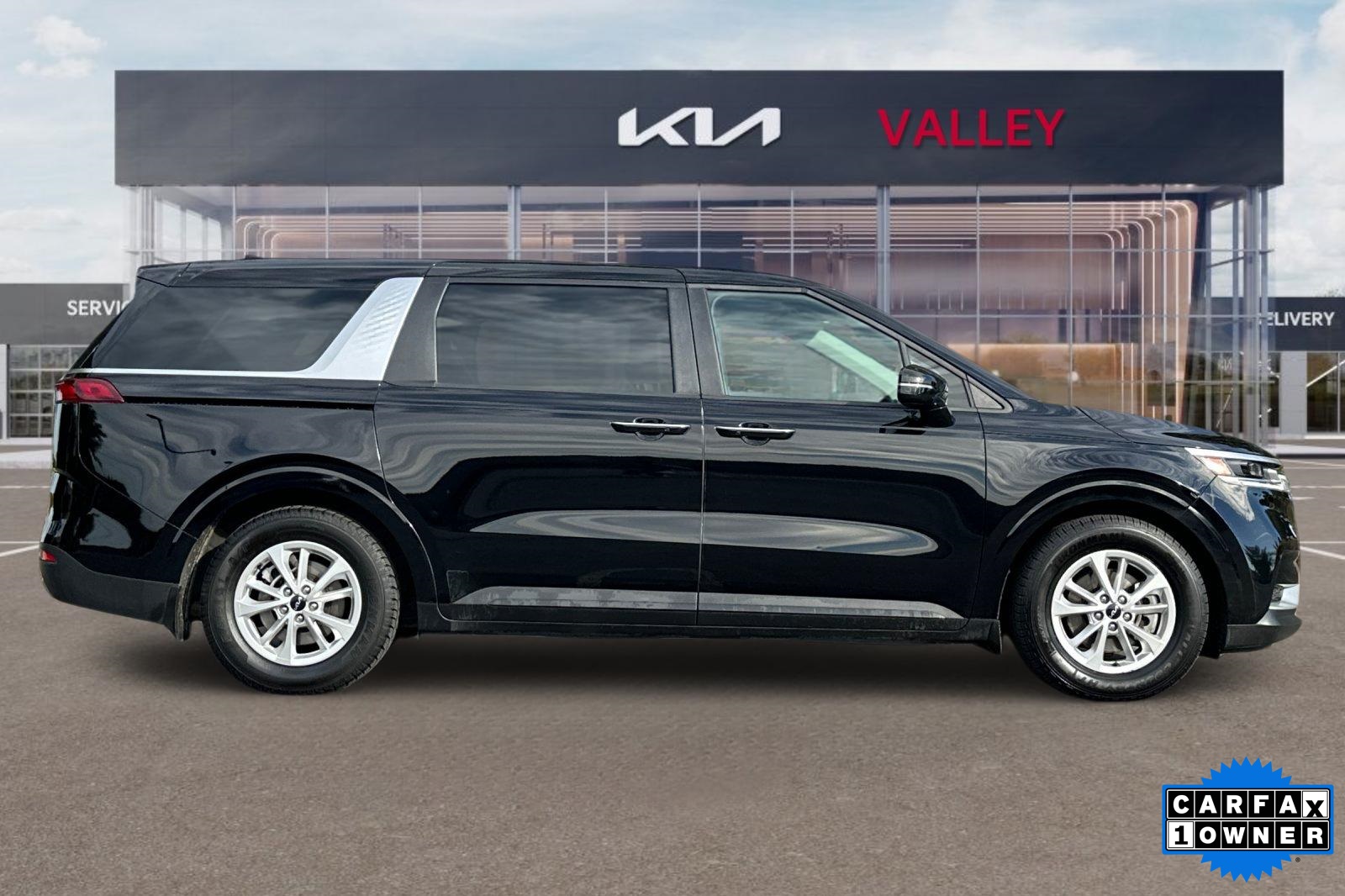 2024 Kia Carnival LX photo 2