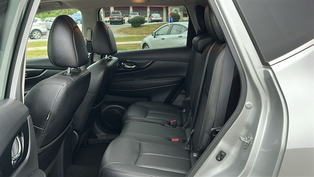 2020 Nissan Rogue SL photo 25