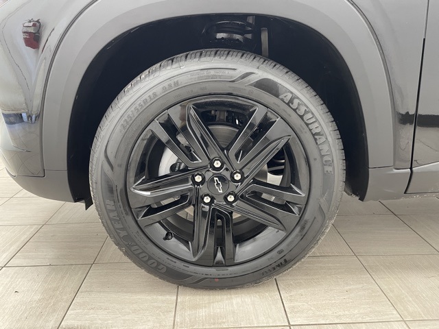 2025 Chevrolet Trax ACTIV photo 2