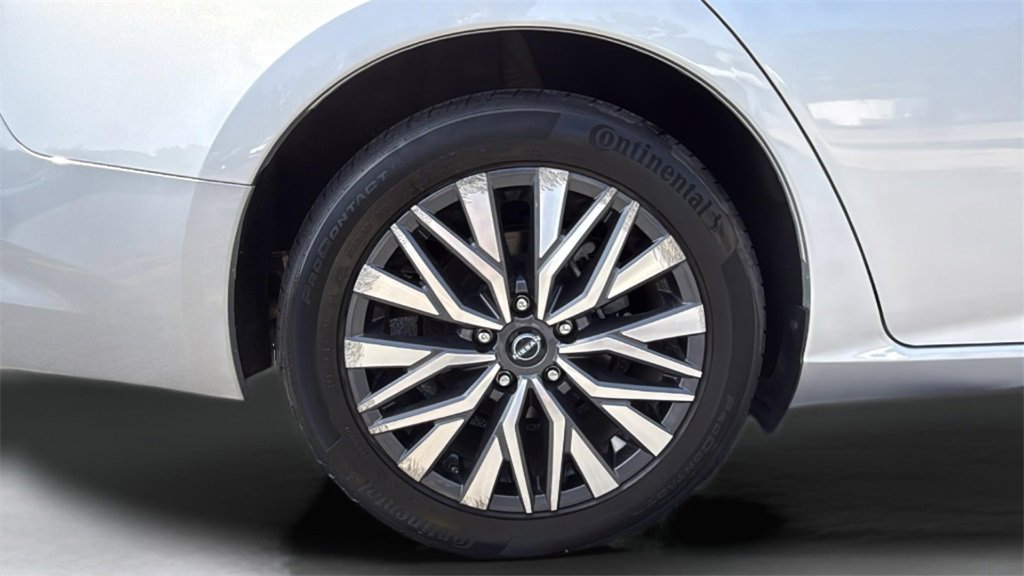2023 Nissan Altima 2.5 SV photo 13