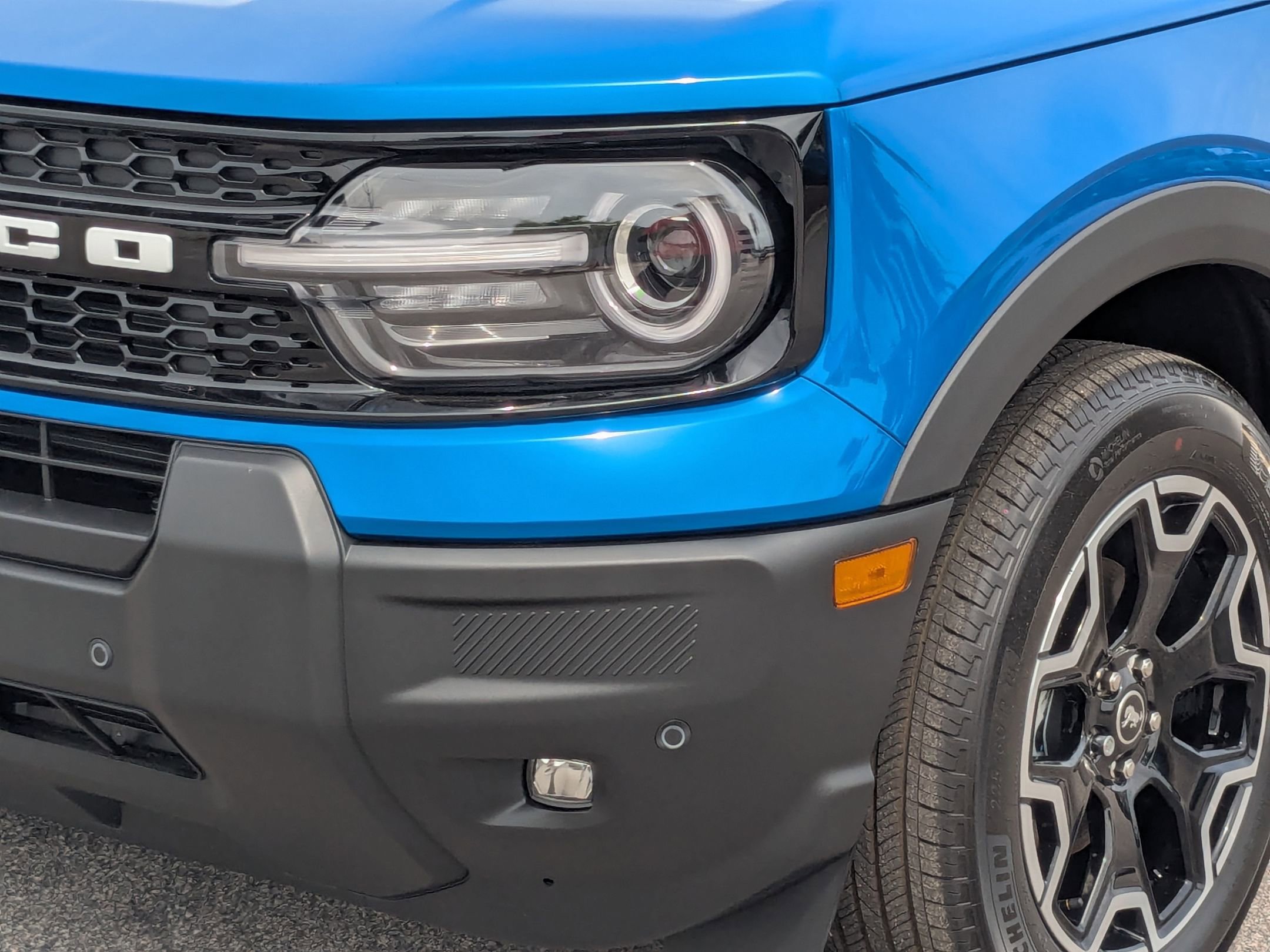 2025 Ford Bronco Sport Outer Banks photo 2
