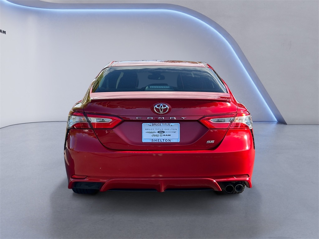 2019 Toyota Camry SE photo 4