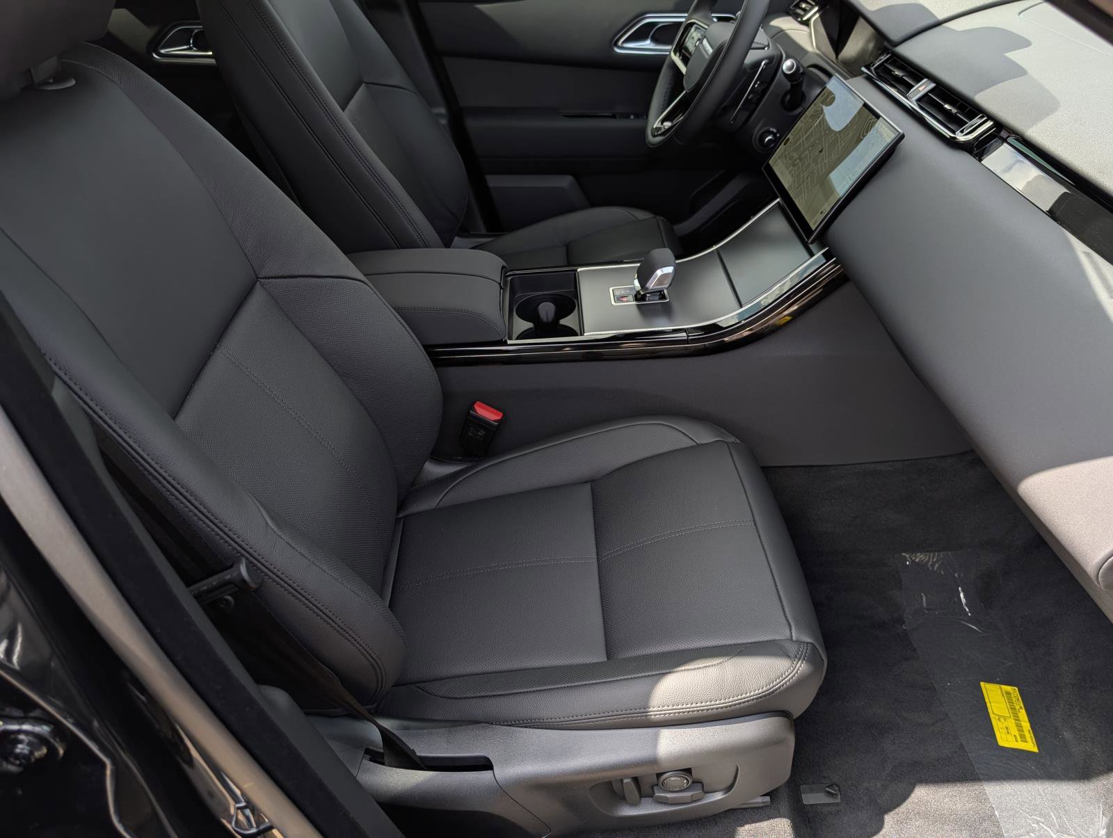 2026 Land Rover Range Rover Velar S photo 34