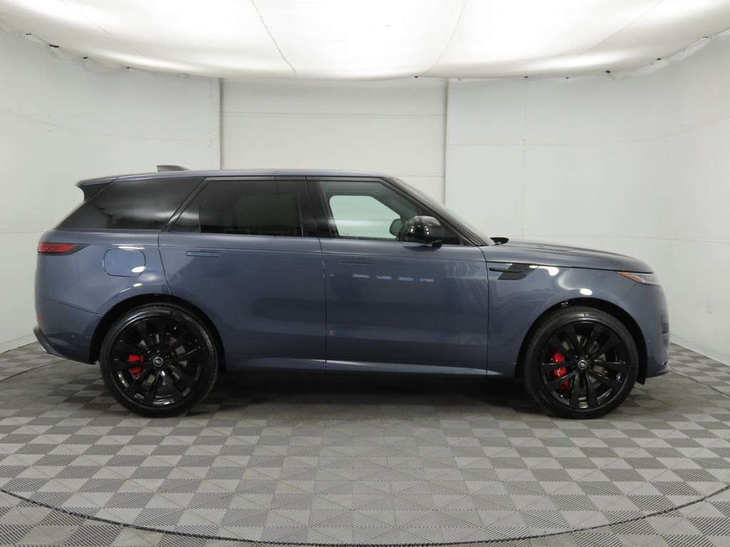 2025 Land Rover Range Rover Sport SE photo 4