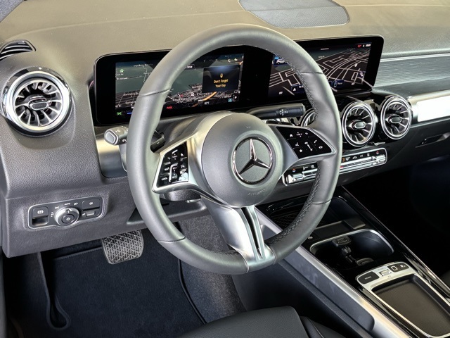 2025 Mercedes Benz EQB 300 4MATIC photo 13