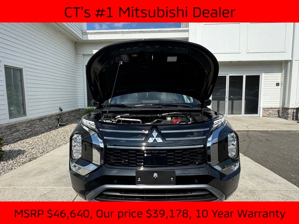 2025 Mitsubishi Outlander SEL photo 18
