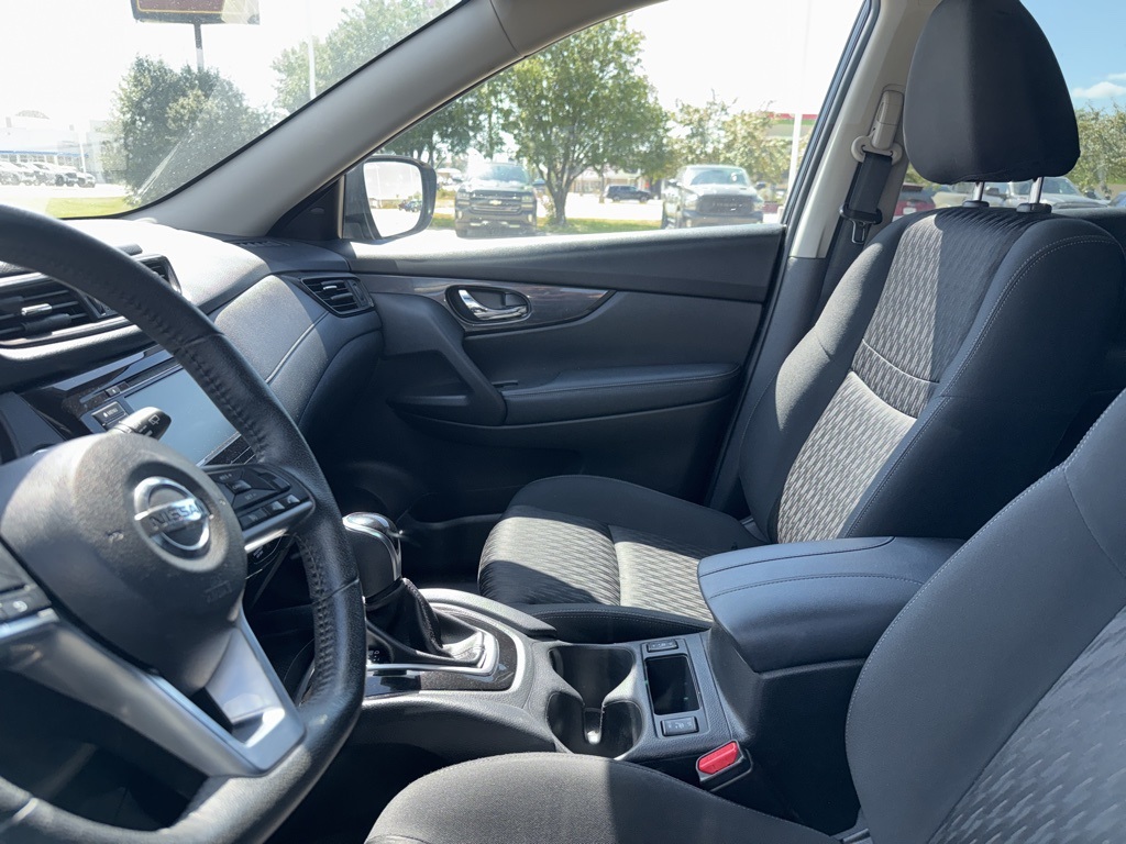 2019 Nissan Rogue SV photo 5