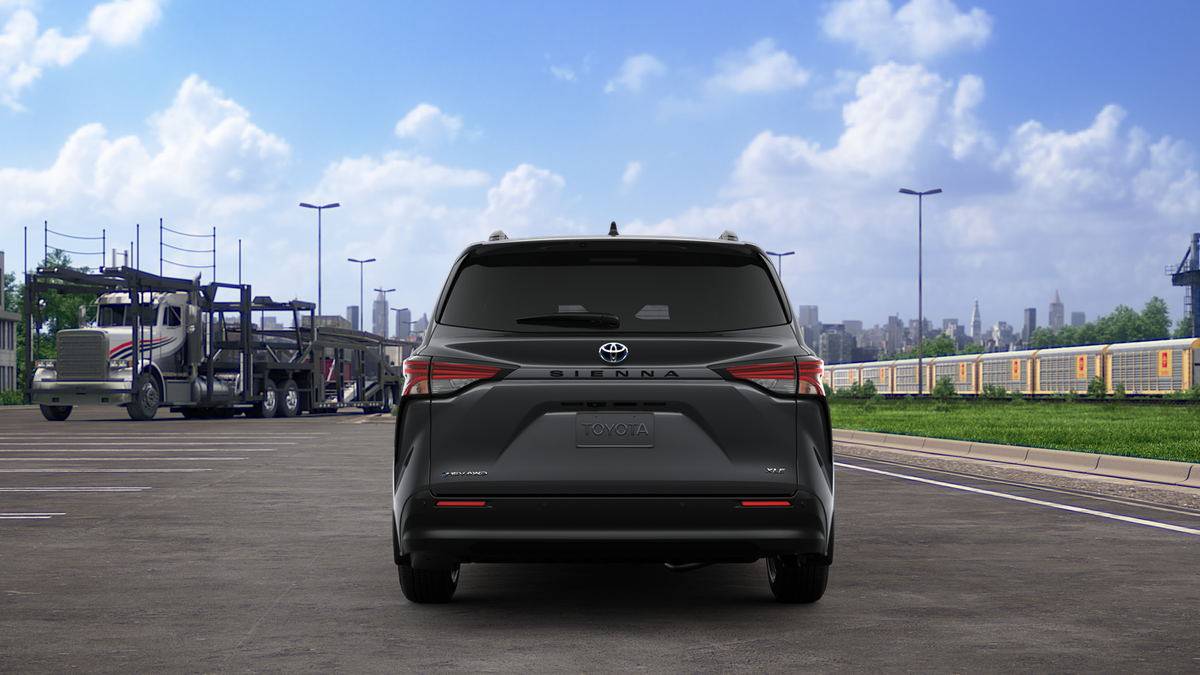 2025 Toyota Sienna XLE photo 8
