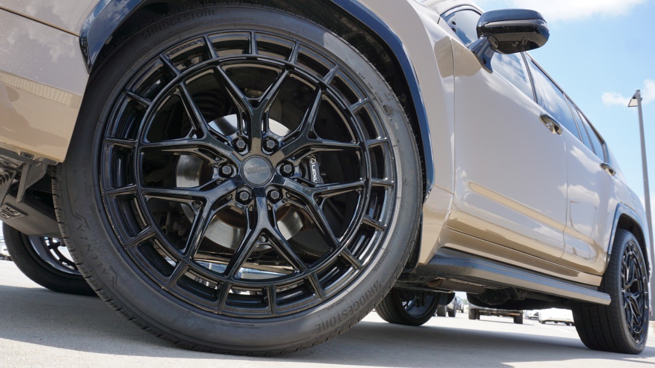 2025 Lexus LX photo 11