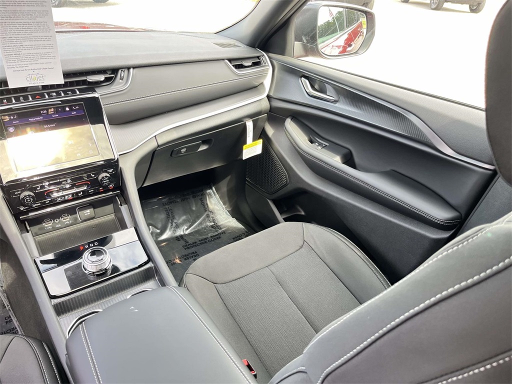 2025 Jeep Grand Cherokee Laredo X photo 23