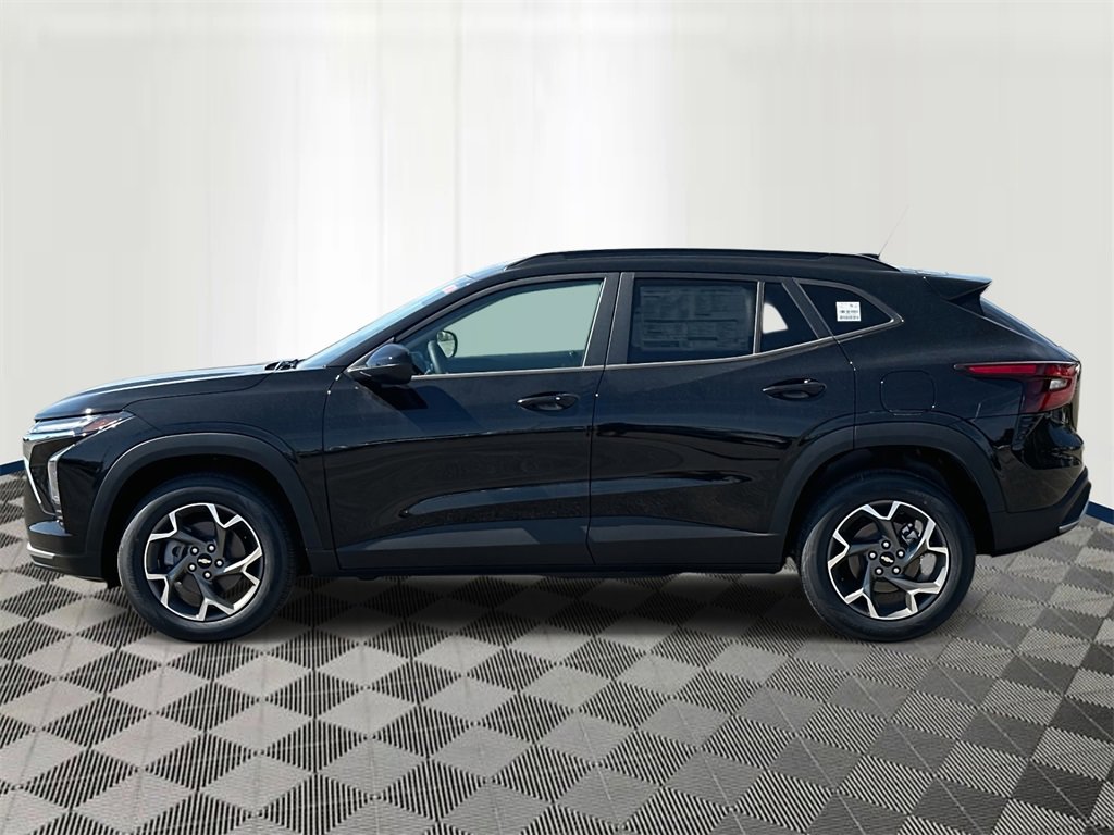 2025 Chevrolet Trax LT photo 2