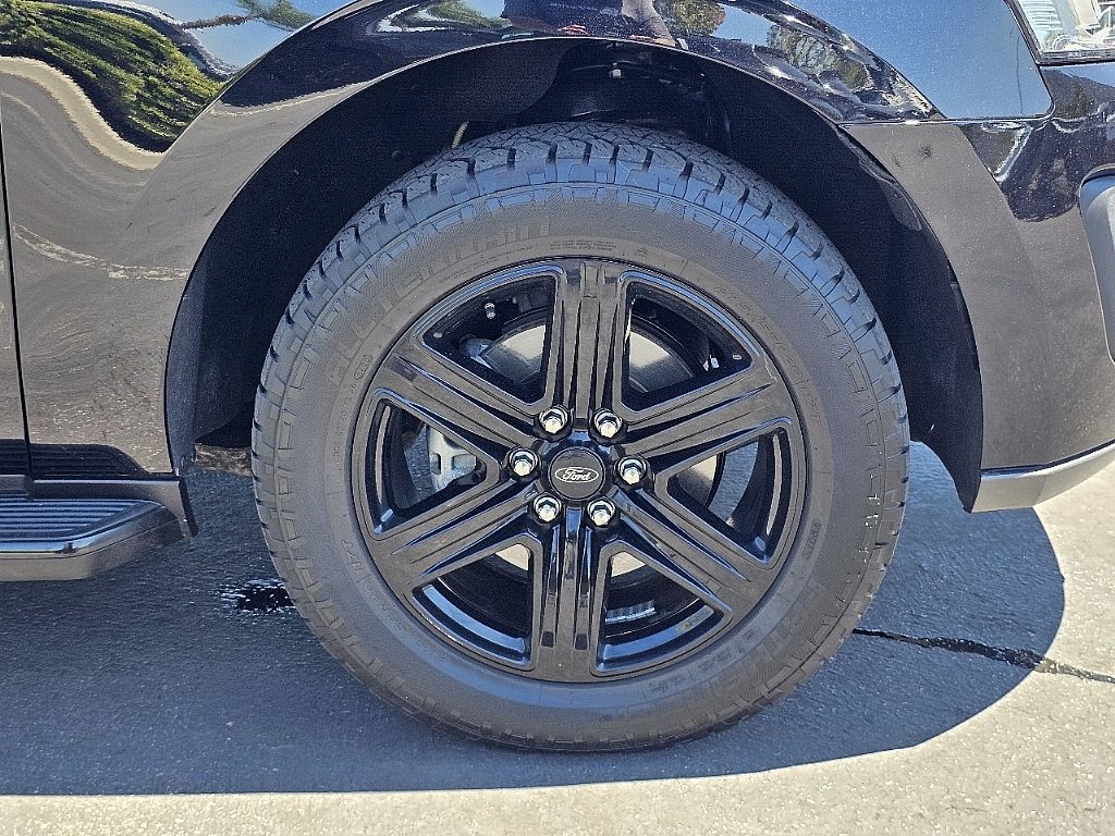 2021 Ford Expedition MAX XLT photo 17
