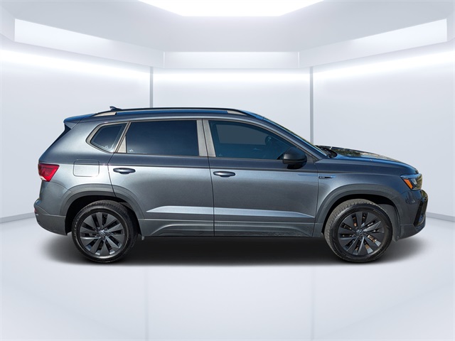 2022 Volkswagen Taos S photo 2