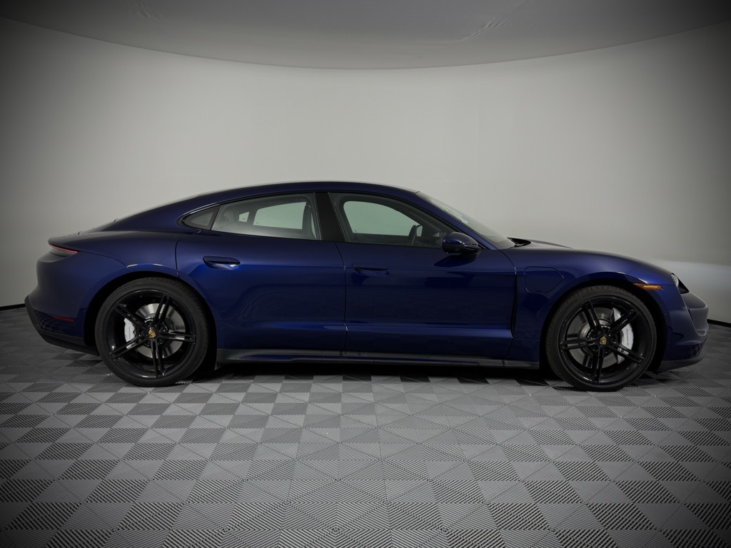 2024 Porsche Taycan photo 10