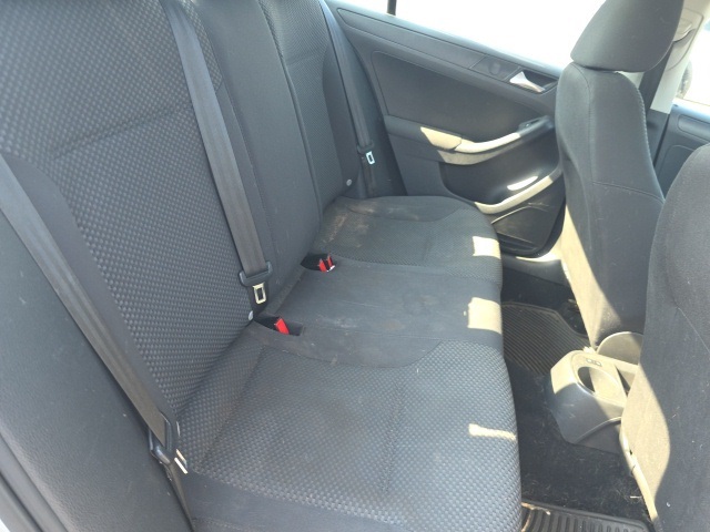 2012 Volkswagen Jetta 2.0 Base photo 11