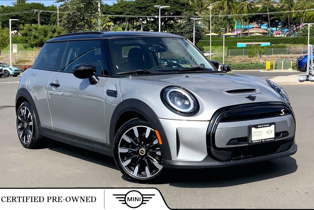 2024 MINI Hardtop 2 Door SE's photo